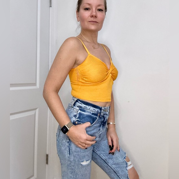 Knit Twist Front Crop Tank - Picture 3 of 6